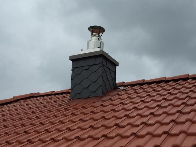 Dach und Schornstein